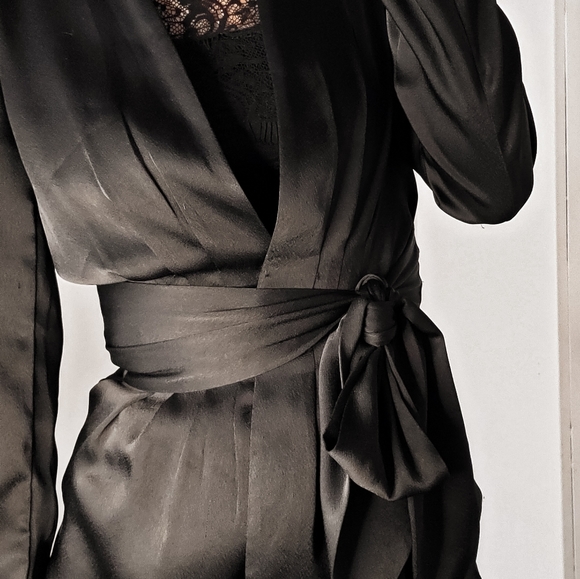 Blazer en satin avec une boucle - Picture 1 of 3